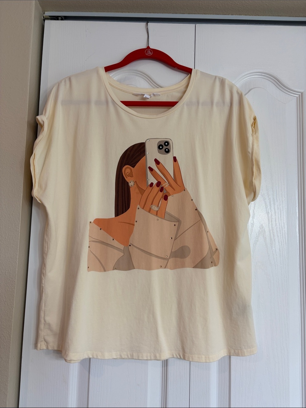Women's Cream Graphic Short Sleeve Tee with Selfie Illustration